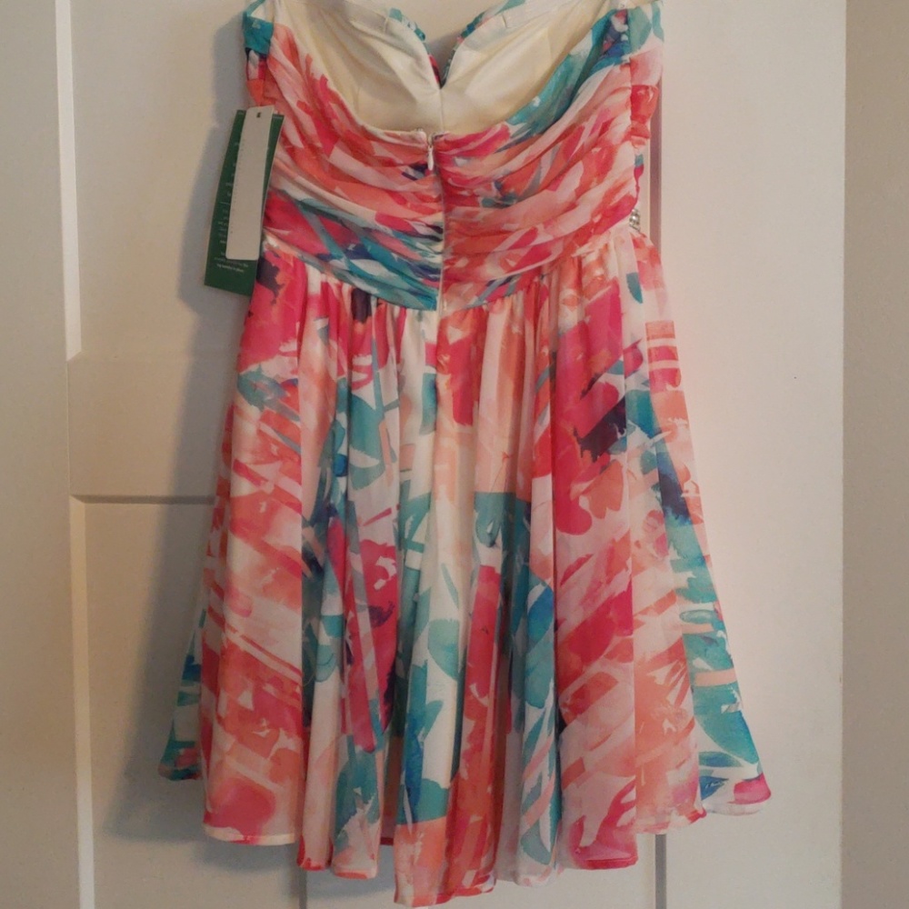 Dress - Picture 4 of 4